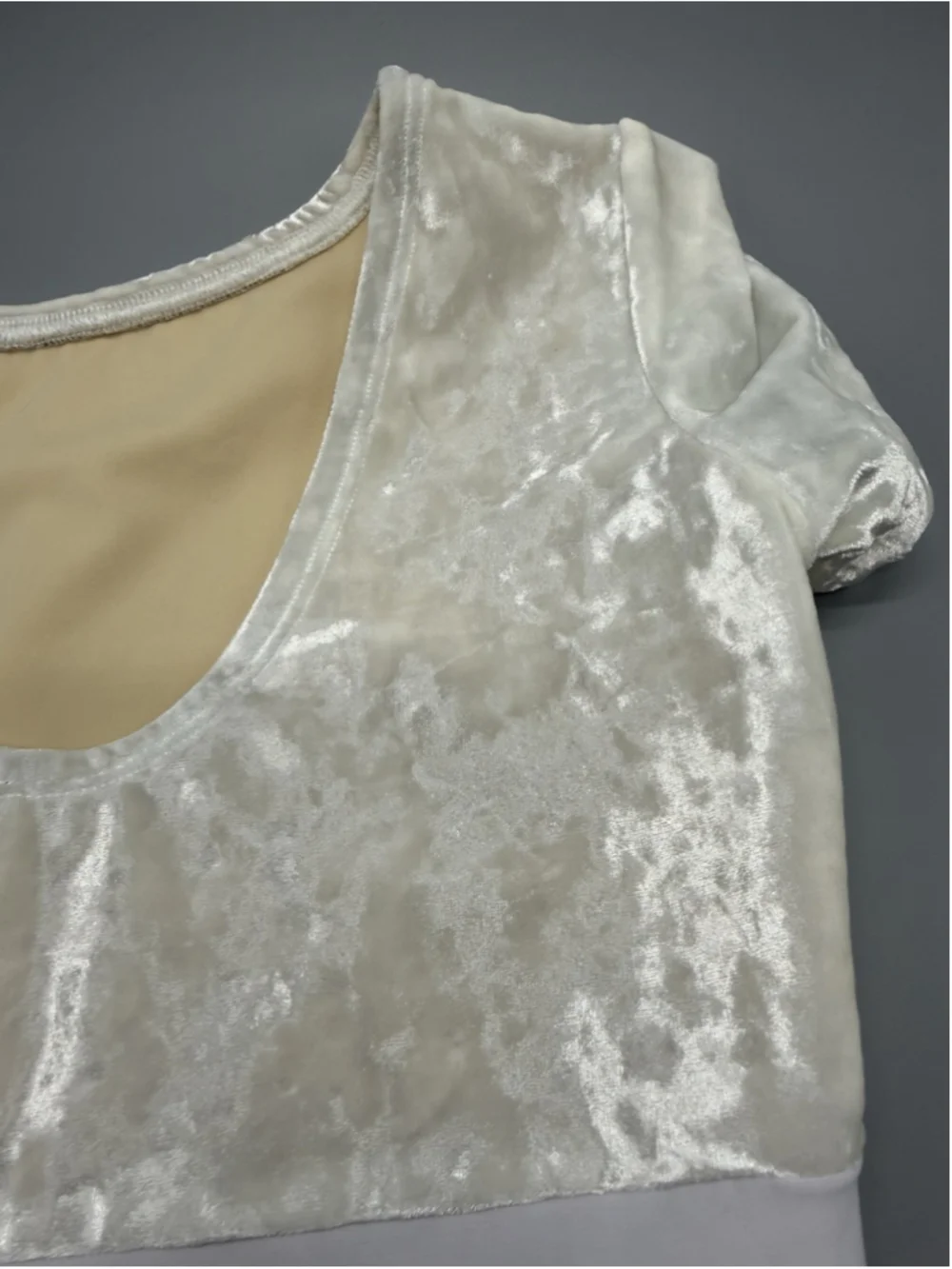 Luckyleo Dancewear Women's Short Sleeve White Velvet Accent Leotard